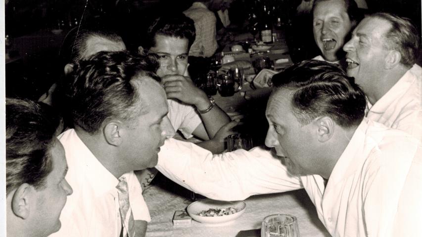 Georg Schaeffler (rechts) in einer angeregten Unterhaltung mit Albert Spieß.