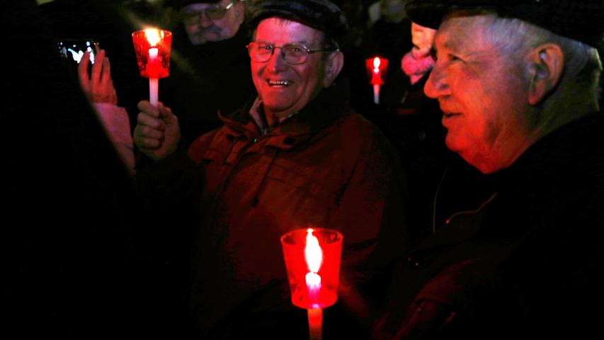 Obertrubach leuchtet: Lichtermeer zur Ewigen Anbetung