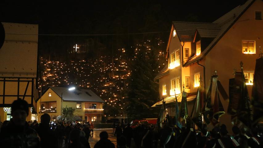 Obertrubach leuchtet: Lichtermeer zur Ewigen Anbetung