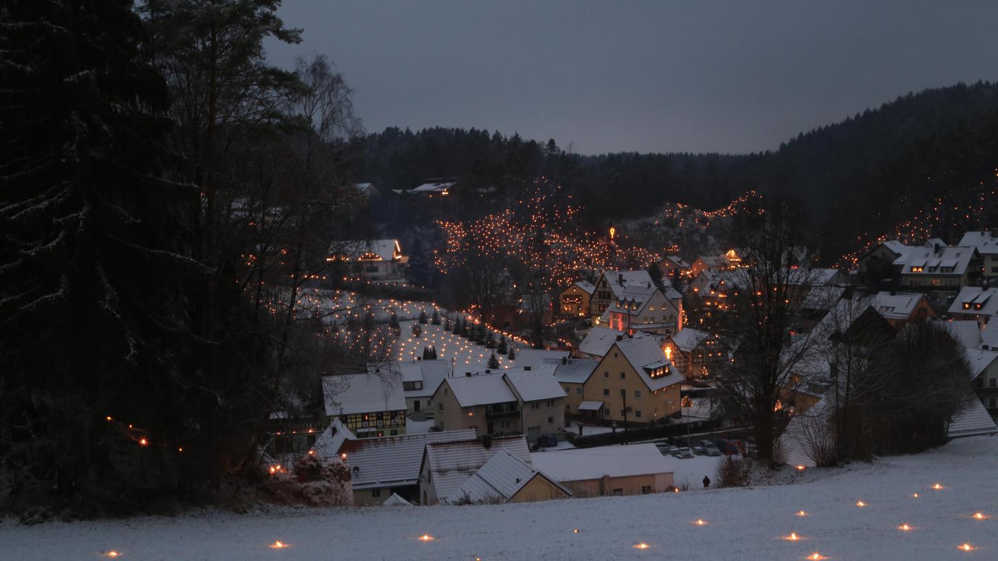 Ewige Anbetung: Tausende Lichter erhellen Obertrubach