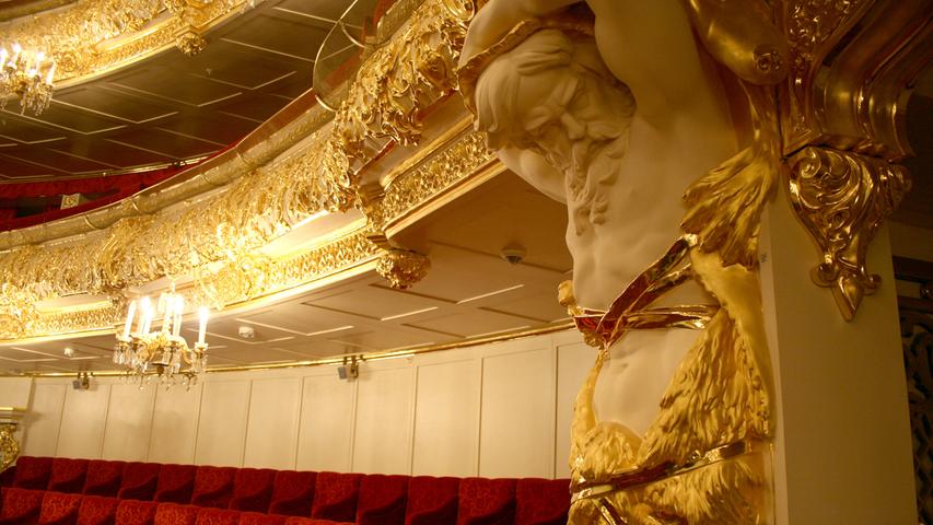 Im aufwendig renovierten Bolschoi-Theater in Moskau sind sage und schreibe fünf Kilogramm Gold verarbeitet.