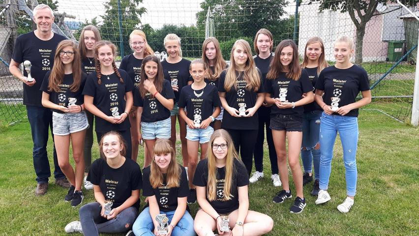 Die U 17-Fußballerinnen der DJK Laibstadt schafften den Sprung in die Bezirksliga.