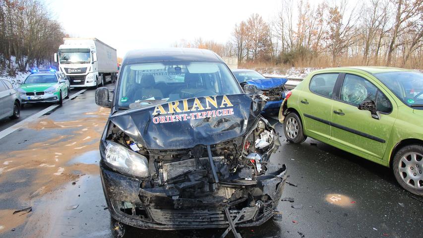 Unfall mit 19 Fahrzeugen auf der A73 bei Buttenheim
