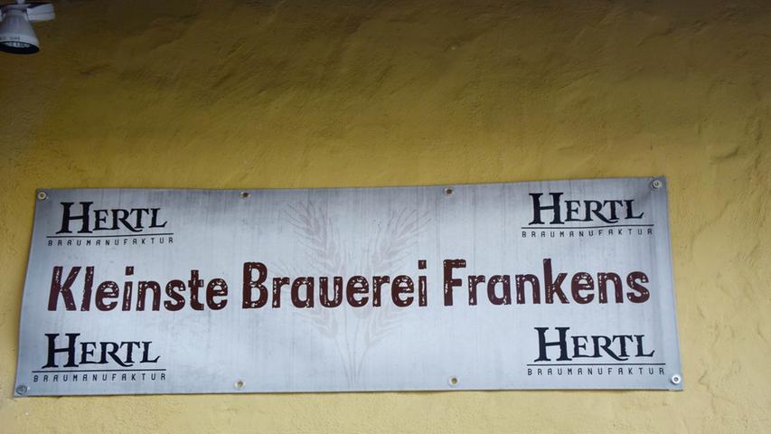 Der Jahresausstoß der selbsternannten "kleinsten Brauerei Frankens" liegt bei 40 Hektolitern. Zum Vergleich: Tucher will allein in seiner neuen Anlage in der Nürnberger Nordstadt 10.000 bis 12.000 Hektoliter Bier brauen.