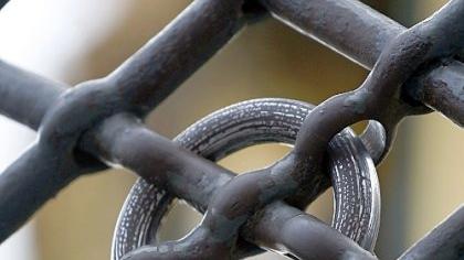 Beim Wünschen schwören die einen auf den eisernen Ring . . . Beim Wünschen schwören die einen auf den eisernen Ring . . .