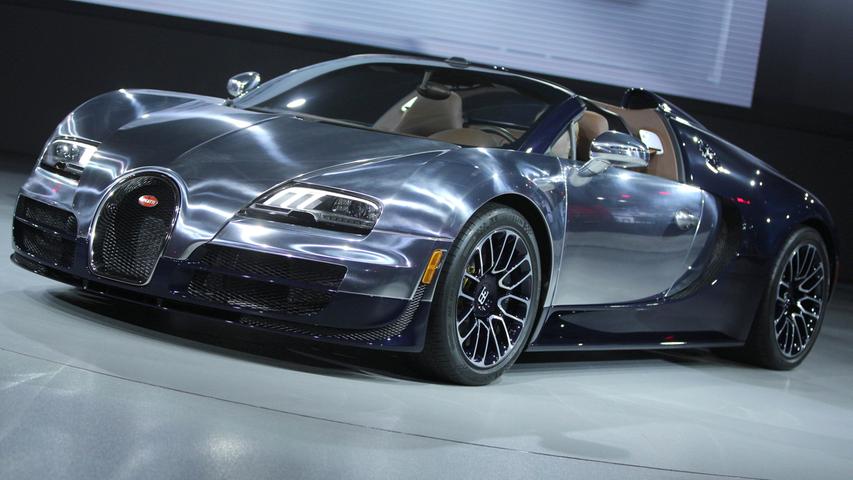 Für mehr als zwei Million Euro gibt es beim Bugatti über 1.000 PS. Kein anderes Auto wird bei mobile.de so häufig (672 mal pro Inserat) an die virtuelle Pinnwand geheftet - oder "geparkt" , wie es bei der Plattform heißt - von keinem anderen Auto also träumen die Nutzer mehr. Preis bei mobile.de: 2.263.850 Euro