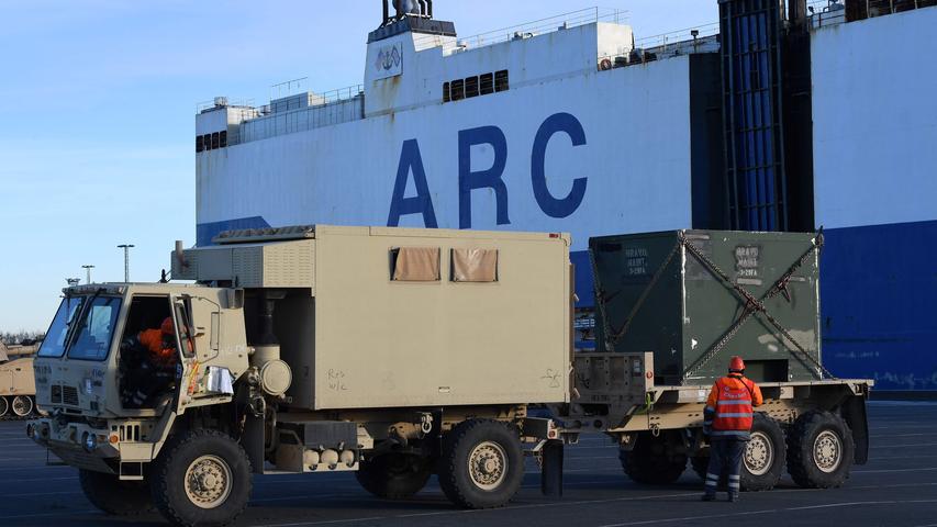 "Atlantic Resolve": US-Armee entlädt Kriegsgerät in Bremerhaven