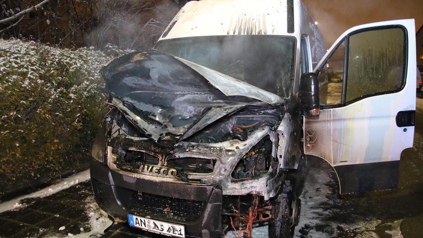 Alarm in Eibach: Kleintransporter fängt Feuer