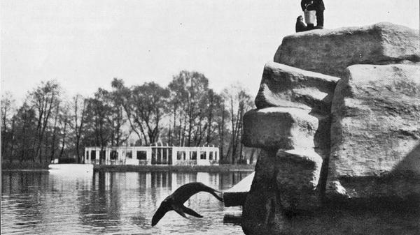 Der Erste Weltkrieg traf den Tierbestand hart. Passendes Futter war schwer zu bekommen, trotz Spenden der Nürnberger, die ihren Tiergarten in beträchtlichem Umfang unterstützten. Die Seelöwen und Pinguine gingen als erstes ein, nachdem statt frischem Fisch nur noch Trockennahrung zur Verfügung stand.