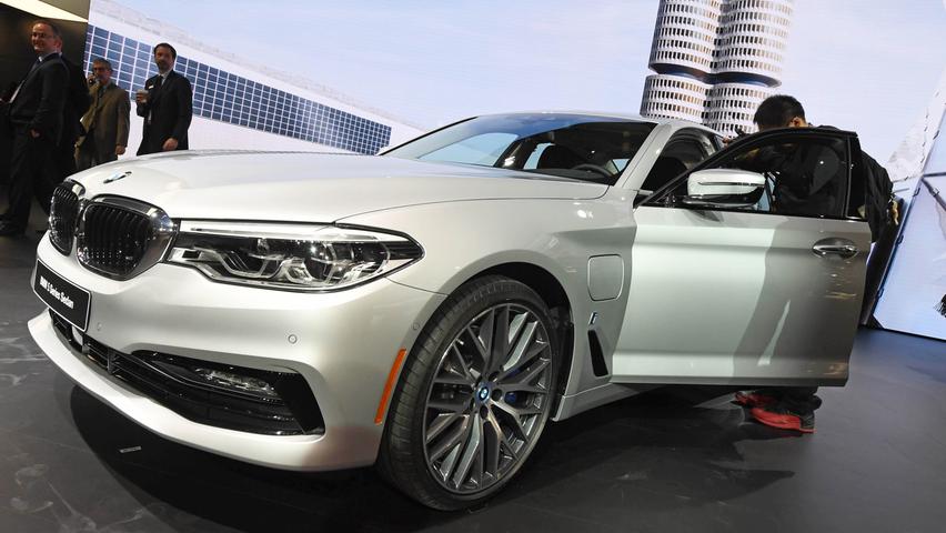 Made in Bavaria: Der neueste 5er BMW kommt im Februar 2017 auf den Markt. Als Highlights hat er unter anderem Hinterradlenkung, Gestensteuerung und automatisches Einparken in petto.