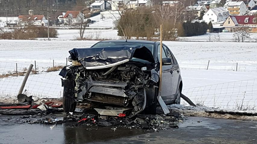 Skoda und Ford kollidieren: Zwei Mal Totalschaden