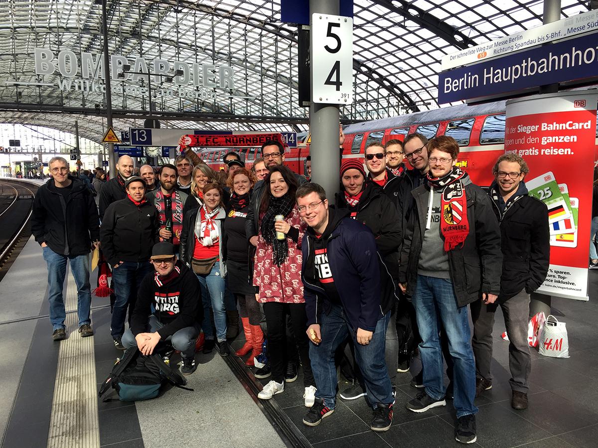 Martin Zeising von den "Clubberern 04 Berlin" hat vor allem der Weggang von Guido Burgstaller getroffen: "Damit dürften die Chancen auf einen vorderen Tabellenplatz sehr gesunken sein. Zu mehr als einem Mittelfeldplatz wird es nicht reichen - und das wohl auf Jahre hinaus. Der Glubb setzt sich in Liga zwei fest. Und das 'Warum?' dürfen dann gerne die Verantwortlichen beantworten, die wissen doch sowieso immer alles besser." Auch Alois Schwartz scheint er nicht besonders zu mögen: "Der Mann mag in Sandhausen den Ansprüchen genügt haben. Aber sind wir inzwischen wirklich so weit, dass wir uns an den Ansprüchen des SV Sandhausen messen?"