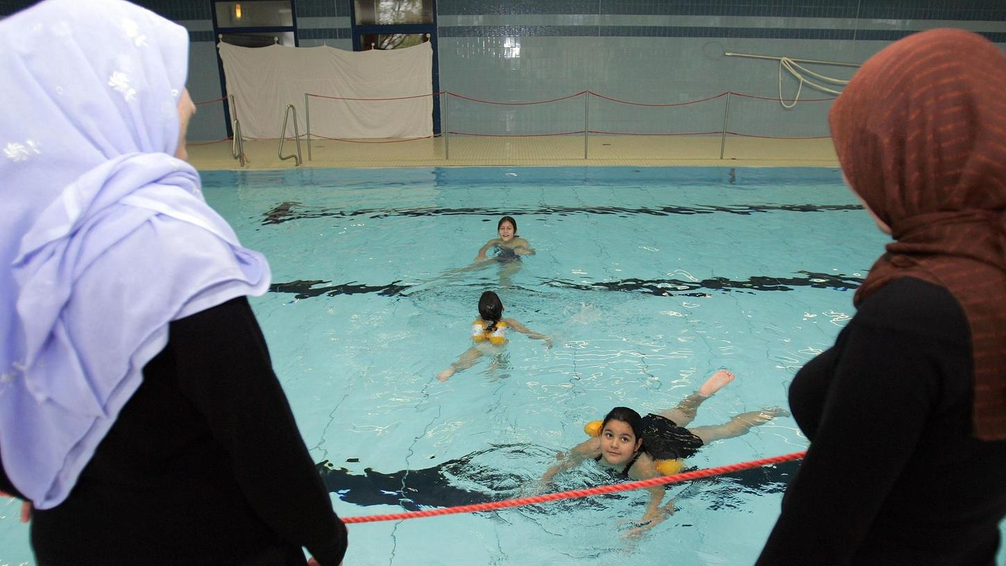 Muslime: Nürnbergs Schulen pochen auf Schwimmstunden