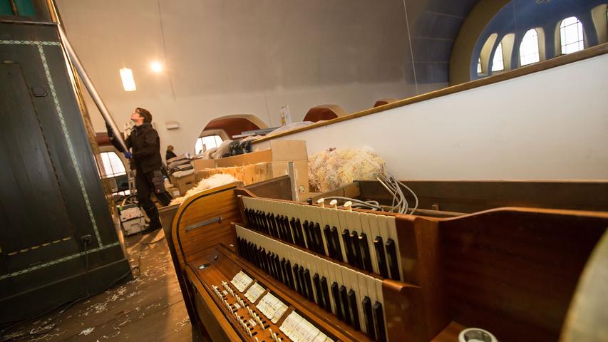 Abbau der Orgel in St. Stephanus Adelsdorf