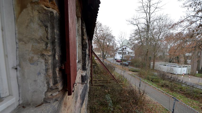 Brüchig und marode: Sanierung der Erlanger Stadtmauer nicht in Sicht