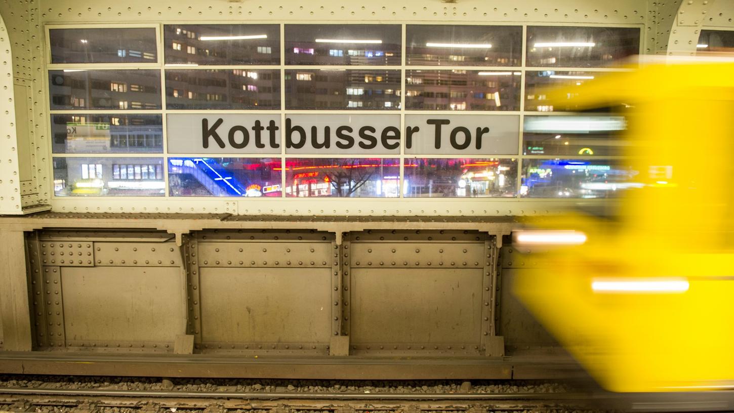 Berlin: Jugendliche stoßen Mann ins Gleisbett der U-Bahn
