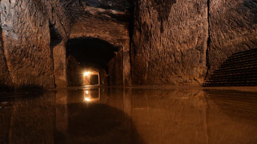 Im Kellerwald gibt es insgesamt drei Kilometer lange und jahrhunderte alte, unterirdische Gänge. Die Geschichte der Keller ist eng mit dem Annafest verbunden.