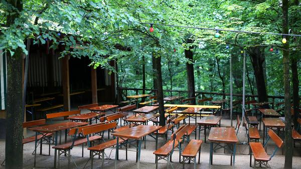 30.000 Sitzplätze gibt es im Kellerwald. So viele wie sonst nirgends? Die Stadt Forchheim bemüht sich um einen Eintrag als größten Bierkeller der Welt im Guinness Buch der Rekorde.