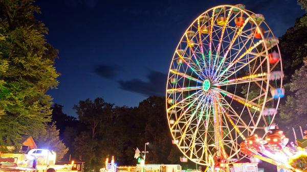 Das Forchheimer Annafest findet alljährlich rund um den Namenstag der Heiligen Anna am 26. Juli im Kellerwald statt. Woher kommt's? Die frommen Forchheimer zog es zur Wallfahrt ins Annakirchlein nach Unterweilersbach, die der heiligen Anna, der Mutter Marias geweiht war. Auf dem Rückweg machte man im kühlen Kellerwald Halt, um sich mit einem kühlen Bier zu erfrischen.