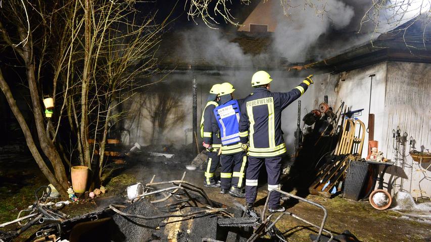 Garage in Baiersdorf fängt Feuer: Hoher Sachschaden