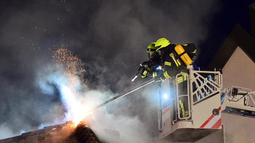 Garage in Baiersdorf fängt Feuer: Hoher Sachschaden