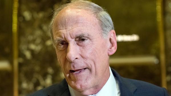 Der Senator und frühere US-Botschafter in Deutschland, Dan Coats, übernimmt den Posten des Geheimdienstkoordinators. Für ihn wird es ein Balanceakt - das Verhältnis Trumps zu den Nachrichtendiensten gilt als zerrüttet. Der neue Präsident kündigte etwa schon an, er halte die täglichen Briefings mit den neuesten Geheimdienstinformationen für überflüssig.