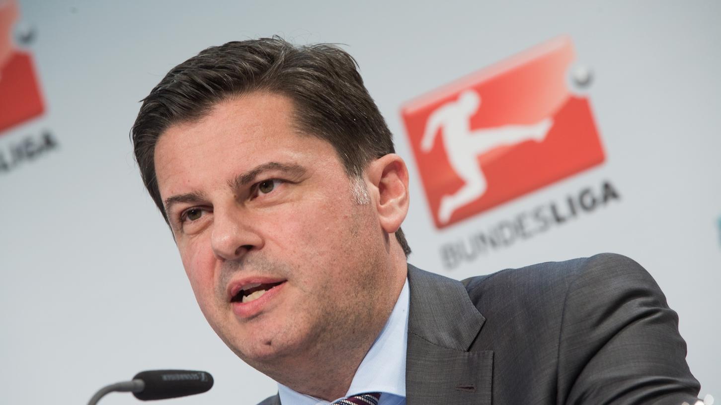 Nach Informationen des Kicker hat DFL-Chef Christian Seifert mit dem chinesischen Unternehmen Suning einen 250-Millionen-Vertrag geschlossen. Nach Informationen des Kicker hat DFL-Chef Christian Seifert mit dem chinesischen Unternehmen Suning einen 250-Millionen-Vertrag geschlossen.