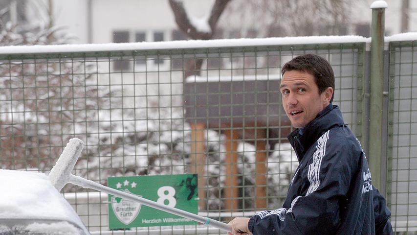 "Winterdienst" für Mirko Reichel im Januar 2004, seiner letzten Saison im Dress der Profi-Mannschaft der SpVgg.