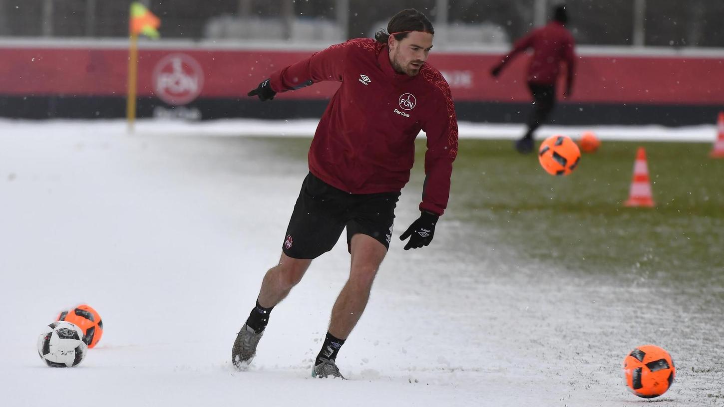 Fußball zwischen Eis und Schnee: Club-Profi Dave Bulthuis beim Trainingsauftakt Anfang des Monats.