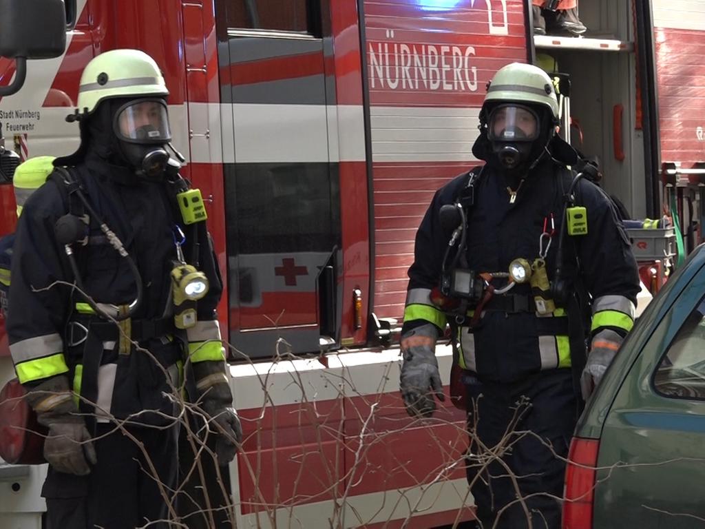 Brand in Nürnberger Wohnung Feuerwehr rettet sechs Personen Nürnberg Nordbayern Brand in Nürnberger Wohnung Feuerwehr rettet sechs Personen Nürnberg Nordbayern