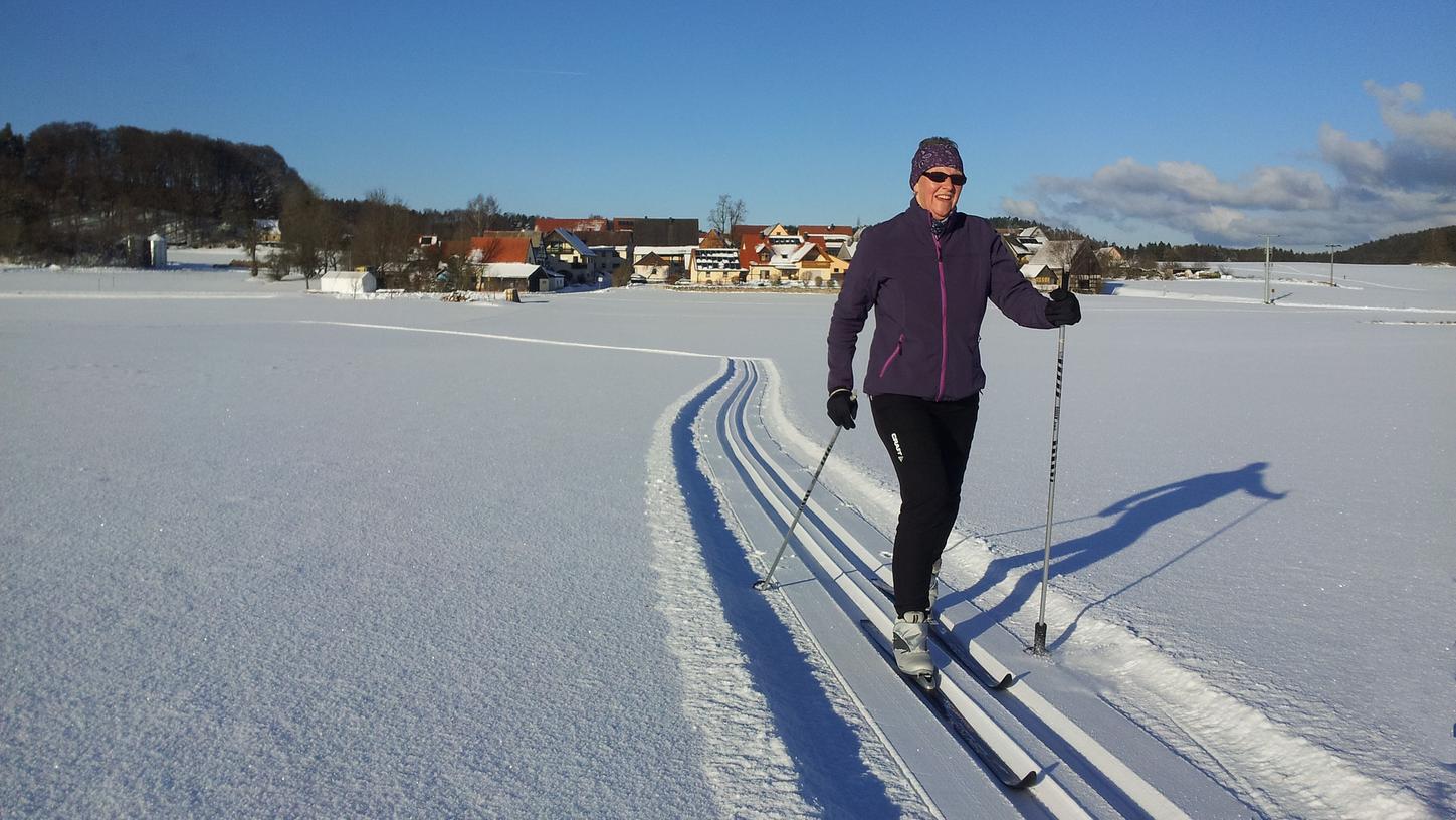 Auf dem Hahnenkamm laden derzeit die gut gespurten Langlauf-Loipen des Treuchtlinger Alpenvereins zum Wintersport ein (Symbolbild).
Auf dem Hahnenkamm laden derzeit die gut gespurten Langlauf-Loipen des Treuchtlinger Alpenvereins zum Wintersport ein (Symbolbild).