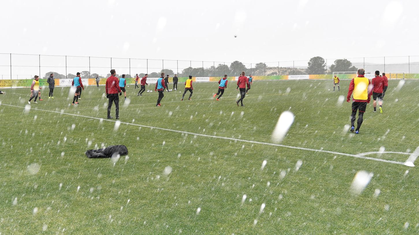 Der 1. FC Nürnberg wollte in Spanien eigentlich dem winterlichen Wetter in der Heimat entfliehen, das klappte allerdings eher mäßig erfolgreich.