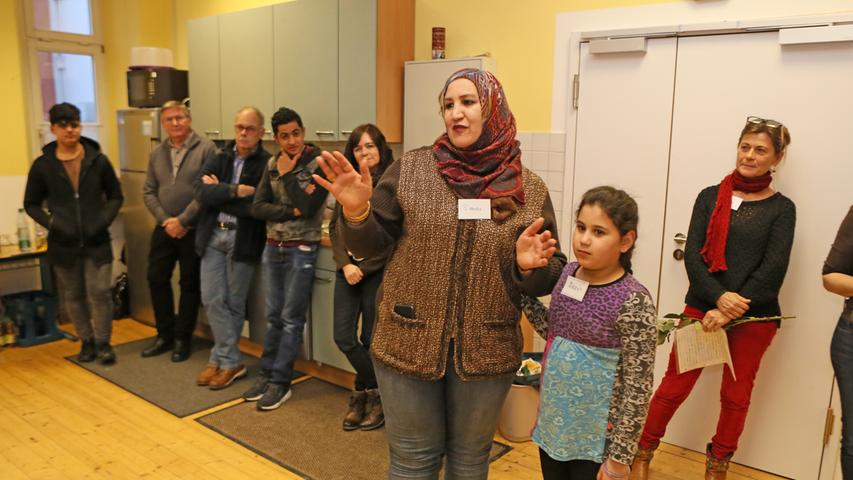 Media aus dem Irak und ihre Tochter Zozan danken den Initiatoren des Café Miteinander und den Bürgern für die freundliche Aufnahme in der Gemeinde.