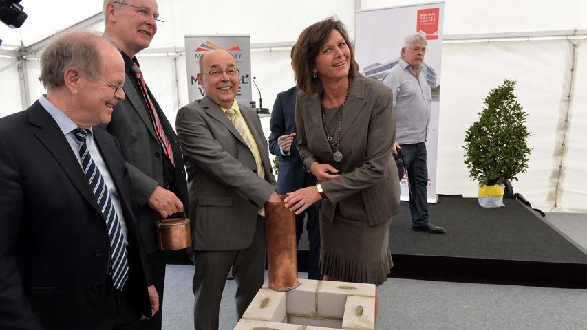 Zur Grundsteinlegung im Mai 2015 kam Wirtschaftsministerin Ilse Aigner.