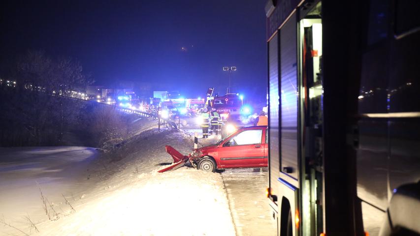 Zwei Verletzte bei Glätte-Unfall im Landkreis Hof