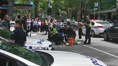 In Melbourne ist ein Mann mit seinem Auto in eine Fußgängerzone gerast. Dabei hat er mindestens drei Menschen getötet.
