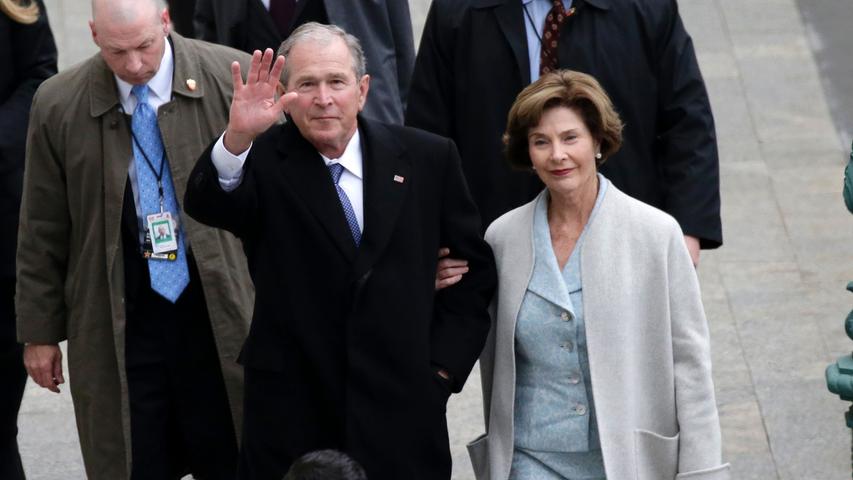 Währenddessen machte sich die amerikanische Polit-Prominenz auf den Weg zum Ort des Geschehens. Hier Ex-Präsident George W. Bush mit Gattin Laura.