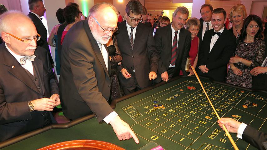 Farbe oder Zahl, Pair oder Impair, Manque oder Passe: Der große Roulette-Tisch war bis tief in die Nacht dicht umlagert von spielfreudigen Gala-Gästen.