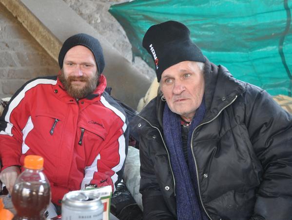 Conny (rechts) hat die Platte an der Wöhrder Wiese vor acht Jahren gegründet.