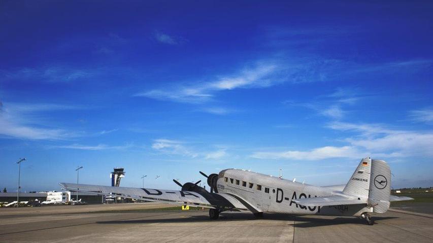 Fast 5000 Maschinen des Typs Ju-52 bauten die Junkers-Werke in den 1930er Jahren für 30 Fluggesellschaften in 25 Ländern. Die "Tante Ju" ist auch in der Gegenwart noch öfter zu Gast in Nürnberg - allerdings als Museumsflugzeug.