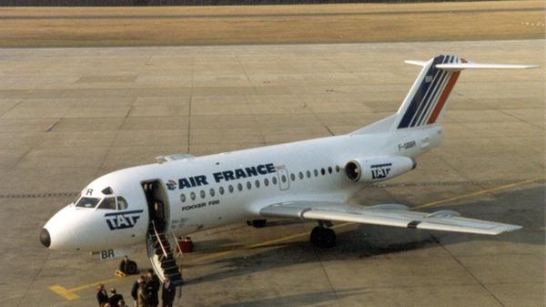 Im Jahr 2001 ist diese Fokker F-28 am Airport Nürnberg gelandet. Von dieser Maschine gibt es heute nur noch 20 flugbereite Exemplare! (Stand Frühjahr 2015)