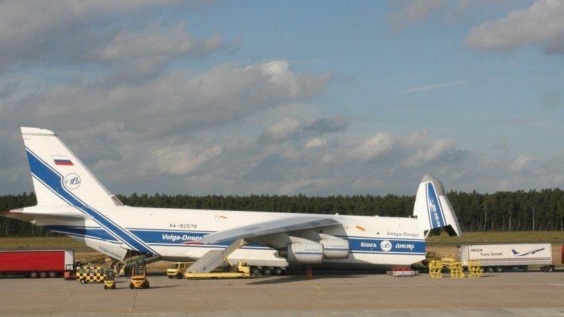 Die Antonow An-124 gehört zu den größten Frachtflugzeugen der Welt und war schon häufiger am Airport Nürnberg zu Gast.