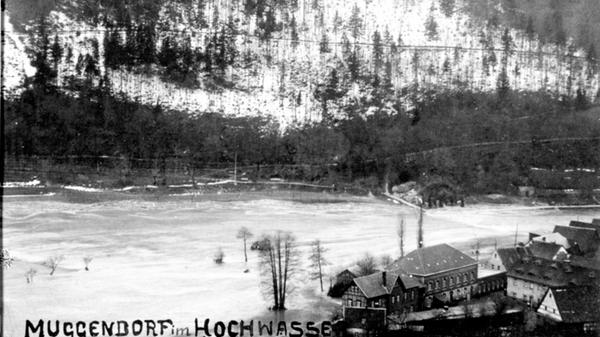 Auch der ein oder anderen Naturkatastrophe hielt das Rathaus stand, beispielsweise dem Jahrhunderthochwasser. Das war im Jahr 1909 - das Wasser reichte damals bis zum Forchheimer Rathaus. Drei Tage lang regnete es wie aus Kübeln – am Tag wie in der Nacht. Der Boden konnte es nicht aufnehmen, denn wochenlanger Frost bei Temperaturen von weniger als minus zehn Grad hatten eine undurchdringliche Folie ausgebreitet. Insgesamt starben 20 Menschen bei dem Hochwasser - vor allem in der Fränkischen Schweiz.