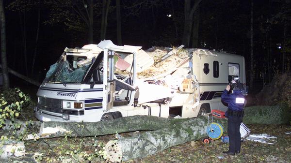 Umstürzende Bäume zerstörten ein Wohnmobil auf dem Nürnberger Campingplatz.