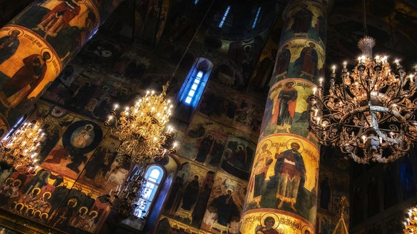In den russischen Kathedralen ist jeder Quadratzentimeter bemalt.