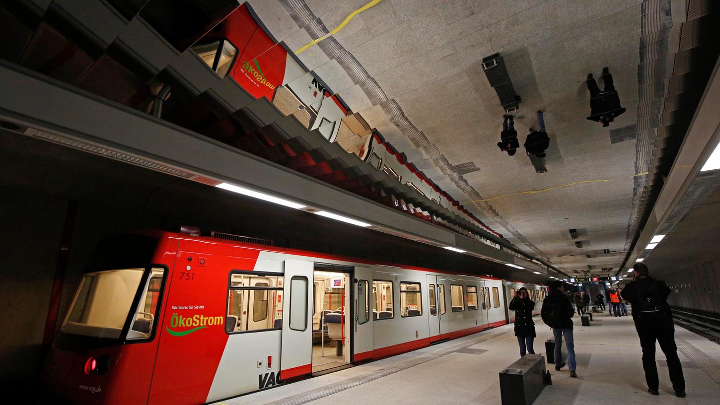 Der Ausbau der U-Bahnlinie U3 nach Großreuth bei Schweinau ist fast vollendet und soll Ende dieses Jahres für Passagiere freigegeben werden.