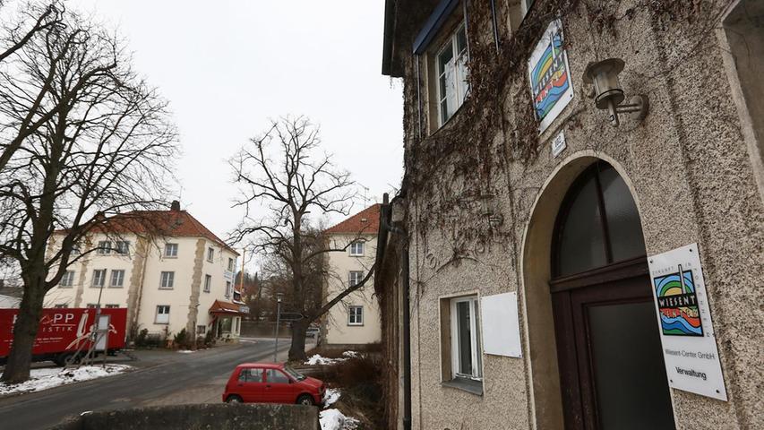 Das Insolvenz-Verfahren über das Vermögen der Wiesent-Center GmbH ist im Januar am Amtsgericht Bamberg eröffnet worden. Im Laufe der nächsten zwei Jahre sollen die übrigen Immobilien-Restbestände verkauft werden, um die offenen Rechnungen zahlen zu können.