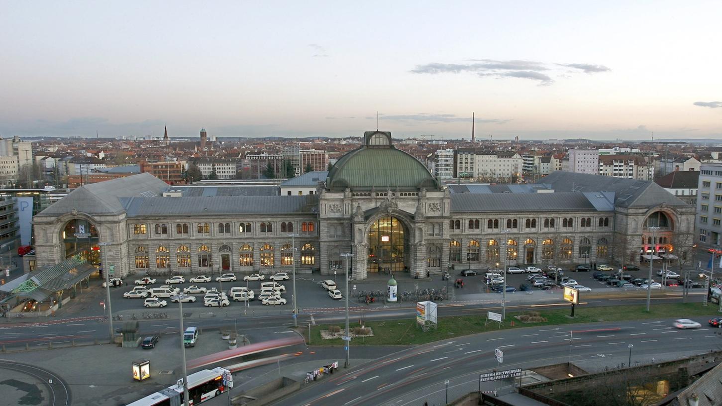 Am Nürnberger Hauptbahnhof kam es am Sonntag zu einer großen Schlägerei mit etwa 20 Beteiligten.