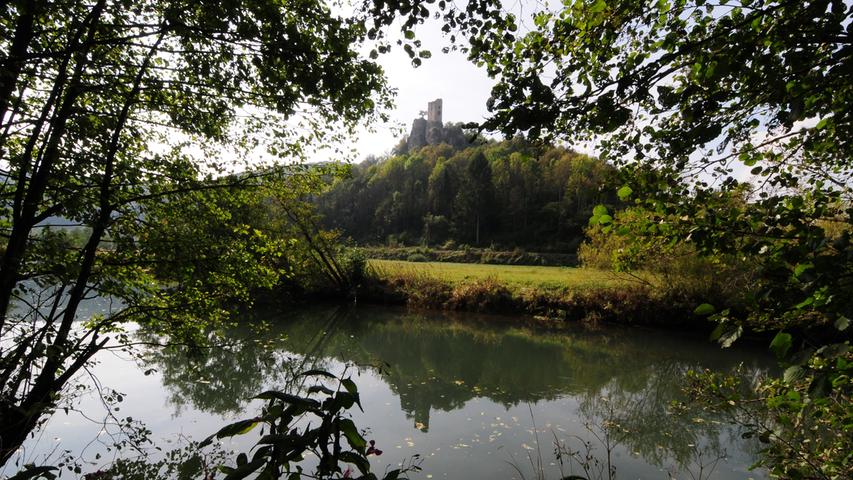 170 Burgen, Schlösser und Ruinen hat die Fränkische Schweiz zu bieten. Ein Ausflug zum Beispiel zur Ruine Neideck in Streitberg lohnt sich auf jeden Fall. Sie gilt als Wahrzeichen der Fränkischen Schweiz. Beim Erkunden der alten Gemäuer wird die Fantasie geweckt und man hat einen tollen Rundumblick auf das Tal. Doch der Landkreis hat noch viel mehr zu bieten - freilich alles vorbehaltlich der aktuellen Corona-Situation. 