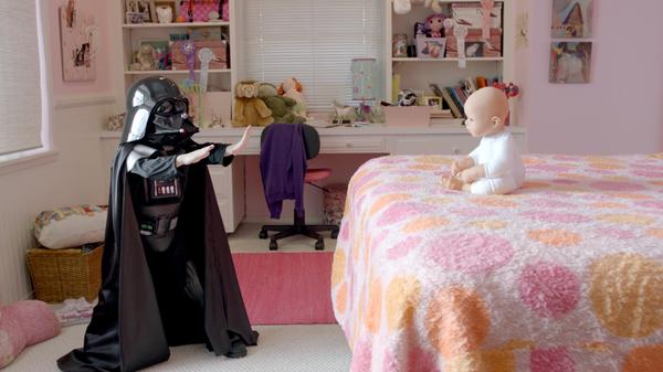 Die Werbungen rund um den Super Bowl sind auch für Nicht-Football-Fans ein absolutes Highlight. Die Firmen lassen sich von den besten Agenturen der Welt Werbespots produzieren, die richtig Geld kosten: Beim Super Bowl LVII schlagen 30 Sekunden Werbezeit mit zwischen 6,5 und 7 Millionen Dollar zu Buche. Manche Werbespots, wie der inzwischen als Kult verehrte Volkswagen-Spot, sind für die Unternehmen aber jeden Cent wert.